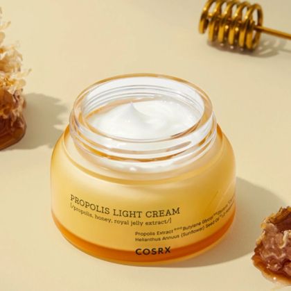 Крем за лице за чувствителна и суха кожа COSRX Full Fit Propolis Light Cream 65ml
