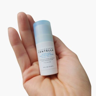 Слънцезащитен стик Skin1004 Hyalu-Cica Silky-Fit Sun Stick SPF50+ PA++++ Mini 7g